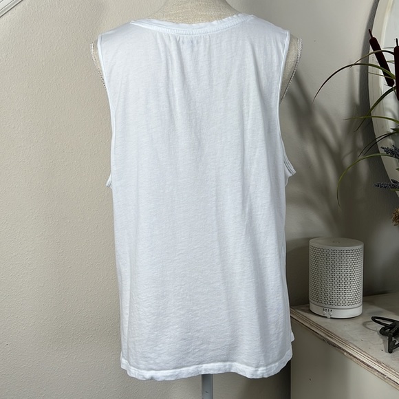 7 Old Navy XL Black or White Sleeveless Tops - Picture 6 of 16